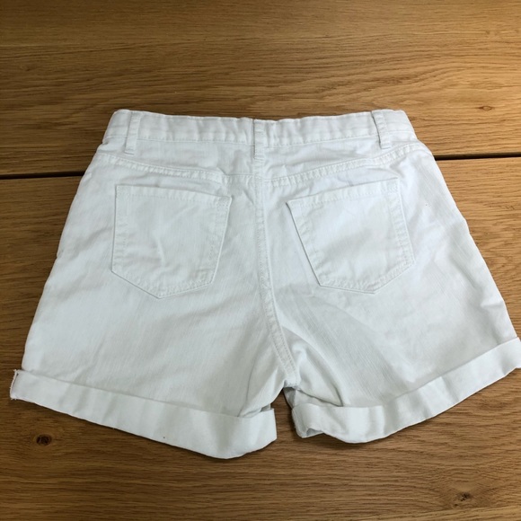 Children’s Place girl’s white shorts. - Picture 2 of 7